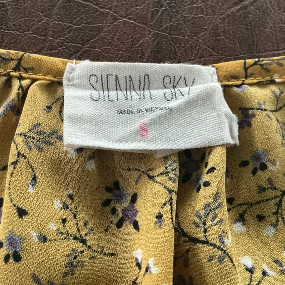 Sienna Sky Floral Peplum Top Elastic Waist Faux Wrap Short Sleeve Boho Small - Picture 7 of 9